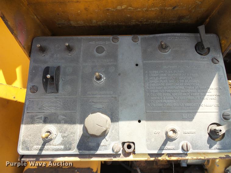 image for item DV9735 1998 Blaw Knox F-3172 paver