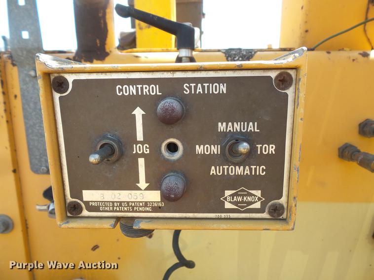 image for item DV9735 1998 Blaw Knox F-3172 paver