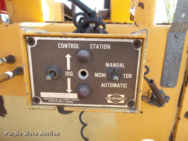 image for item DV9735 1998 Blaw Knox F-3172 paver