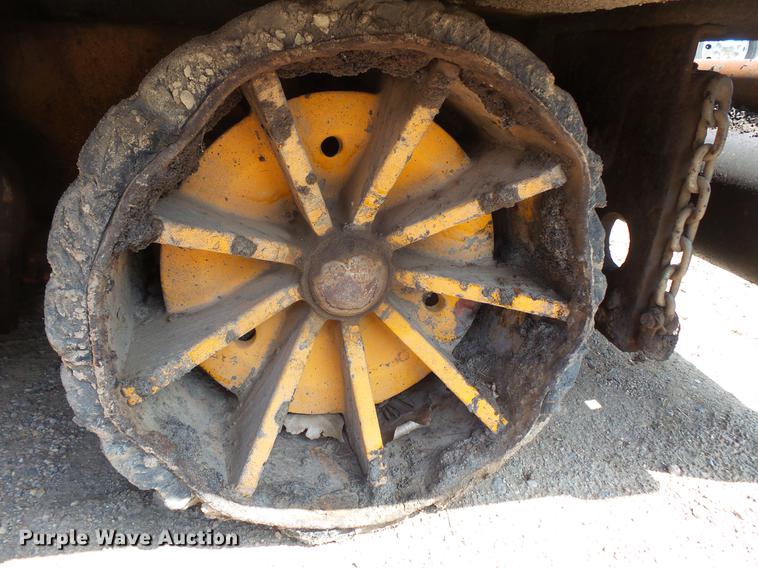 image for item DV9735 1998 Blaw Knox F-3172 paver