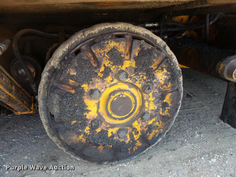 image for item DV9735 1998 Blaw Knox F-3172 paver