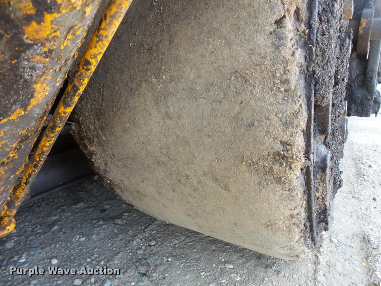 image for item DV9735 1998 Blaw Knox F-3172 paver