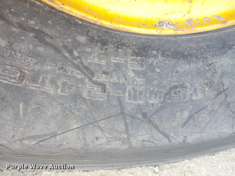 image for item DV9735 1998 Blaw Knox F-3172 paver