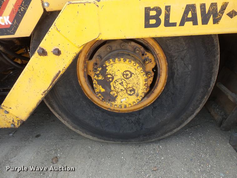 image for item DV9735 1998 Blaw Knox F-3172 paver