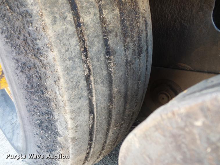 image for item DV9735 1998 Blaw Knox F-3172 paver