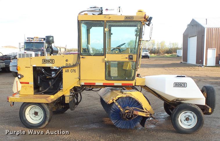 image for item DV9739 1996 Rosco RB-48 broom