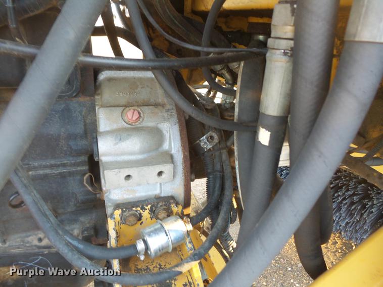 image for item DV9739 1996 Rosco RB-48 broom