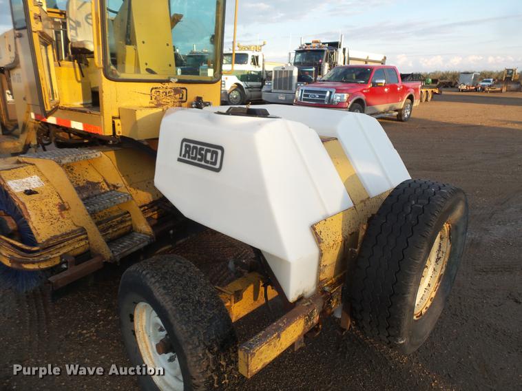 image for item DV9739 1996 Rosco RB-48 broom