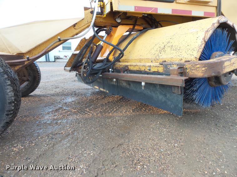 image for item DV9739 1996 Rosco RB-48 broom