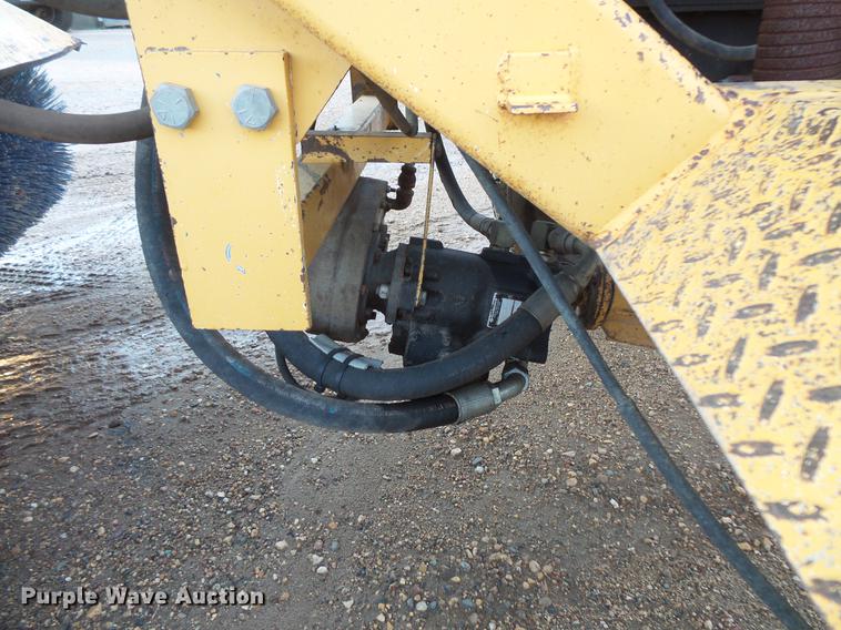 image for item DV9739 1996 Rosco RB-48 broom