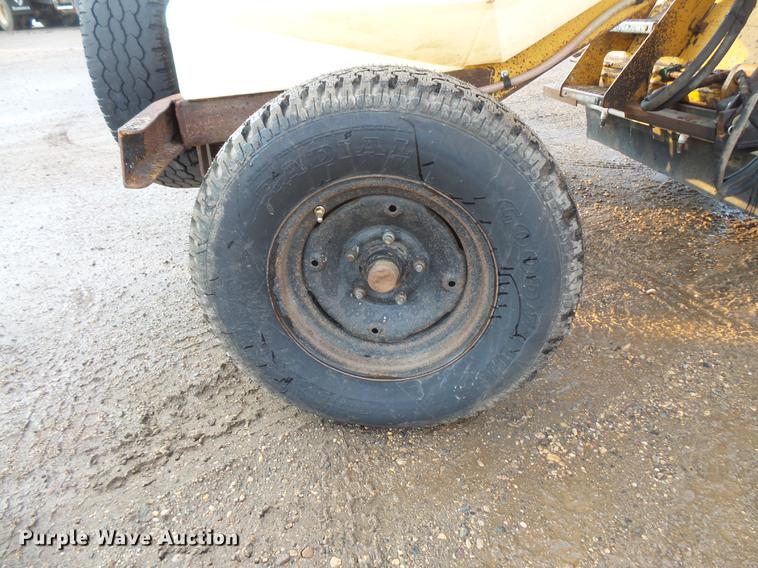 image for item DV9739 1996 Rosco RB-48 broom