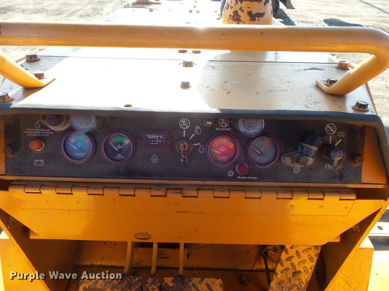 image for item DW9719 1998 Case 850G dozer