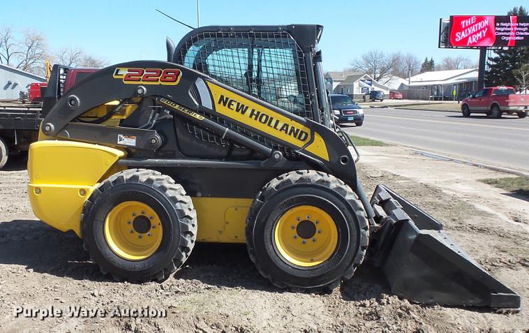 image for item DW9723 2015 New Holland L228 skid steer