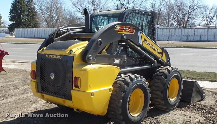 image for item DW9723 2015 New Holland L228 skid steer