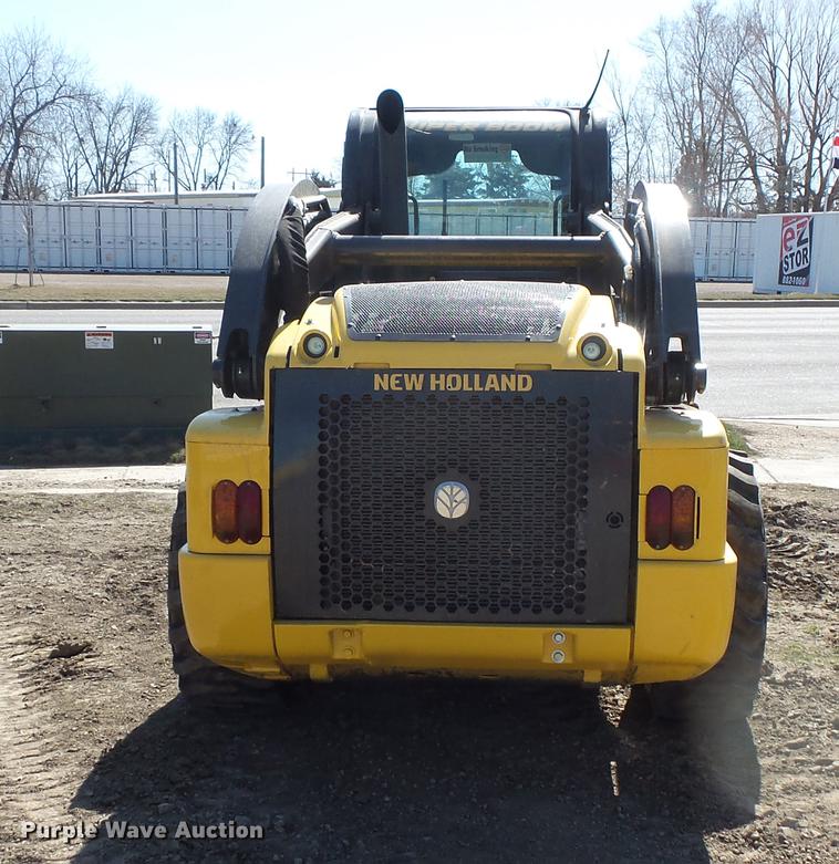 image for item DW9723 2015 New Holland L228 skid steer