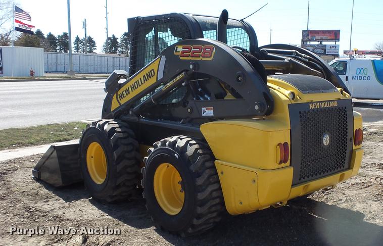 image for item DW9723 2015 New Holland L228 skid steer