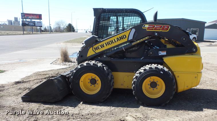 image for item DW9723 2015 New Holland L228 skid steer