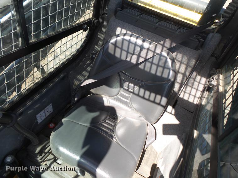 image for item DW9723 2015 New Holland L228 skid steer