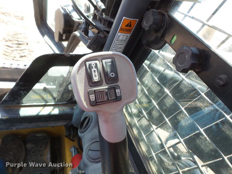 image for item DW9723 2015 New Holland L228 skid steer