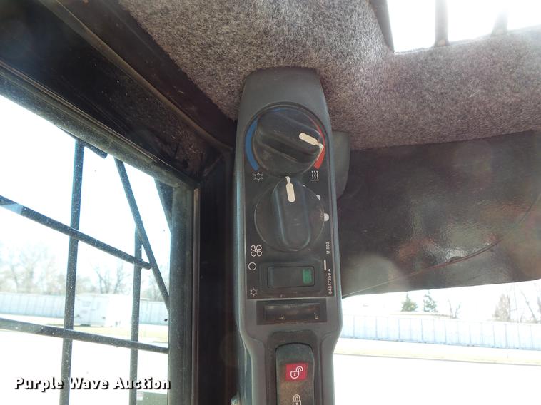 image for item DW9723 2015 New Holland L228 skid steer