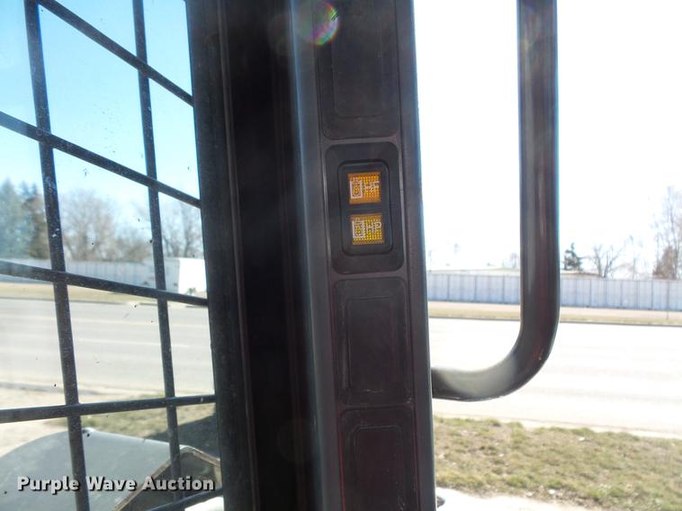 image for item DW9723 2015 New Holland L228 skid steer