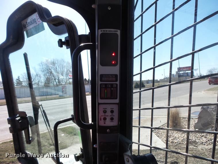 image for item DW9723 2015 New Holland L228 skid steer