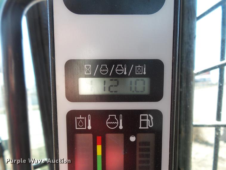 image for item DW9723 2015 New Holland L228 skid steer