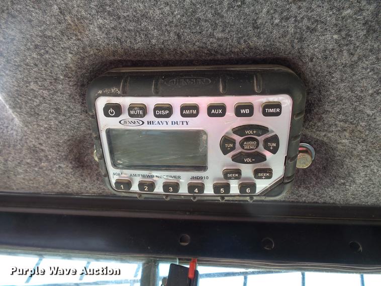 image for item DW9723 2015 New Holland L228 skid steer