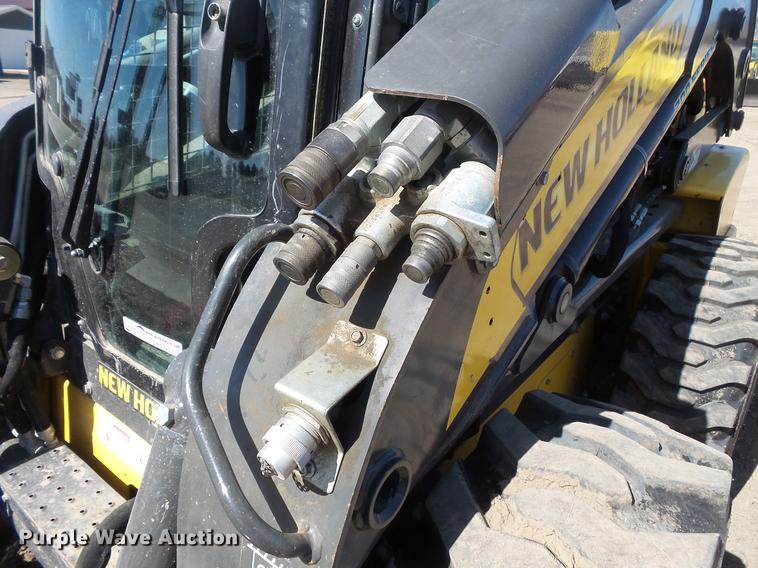 image for item DW9723 2015 New Holland L228 skid steer