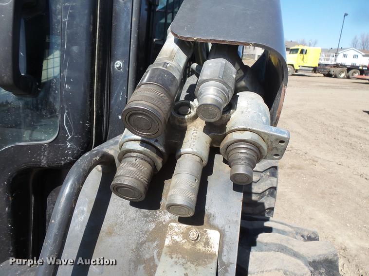 image for item DW9723 2015 New Holland L228 skid steer