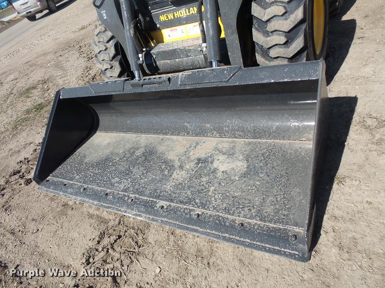 image for item DW9723 2015 New Holland L228 skid steer