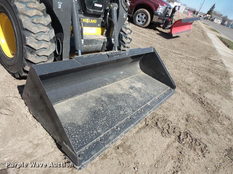 image for item DW9723 2015 New Holland L228 skid steer