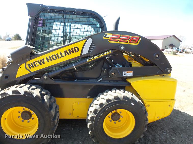 image for item DW9723 2015 New Holland L228 skid steer