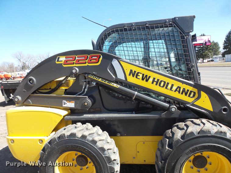 image for item DW9723 2015 New Holland L228 skid steer