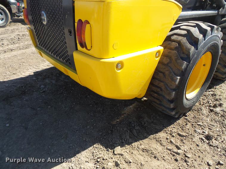 image for item DW9723 2015 New Holland L228 skid steer