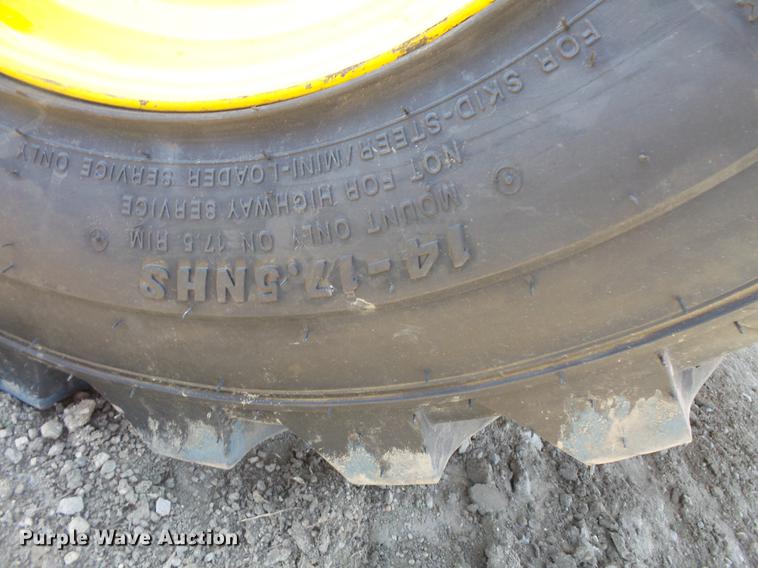 image for item DW9723 2015 New Holland L228 skid steer