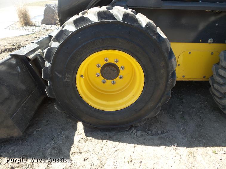 image for item DW9723 2015 New Holland L228 skid steer