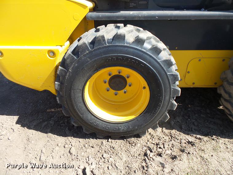 image for item DW9723 2015 New Holland L228 skid steer