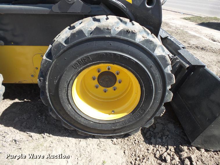 image for item DW9723 2015 New Holland L228 skid steer