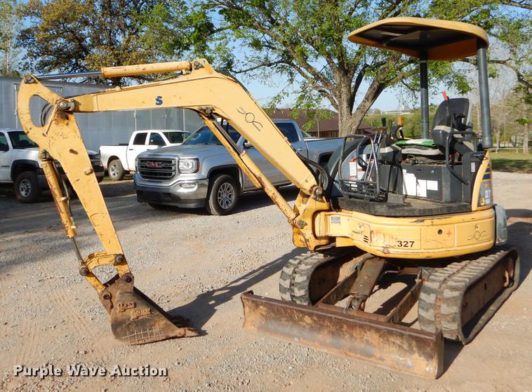 image for item EI9088 2007 Komatsu PC27MR-2 mini excavator