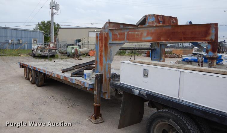 image for item EI9098 1982 Equipment trailer