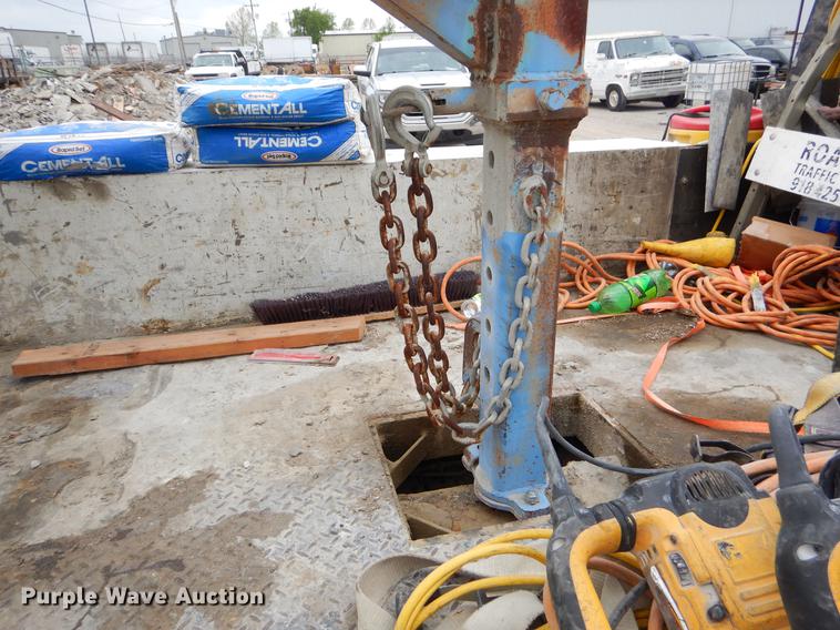 image for item EI9098 1982 Equipment trailer