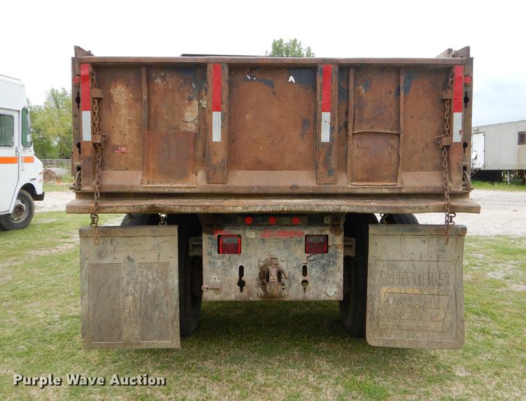 image for item EI9103 2006 International 4200 dump truck