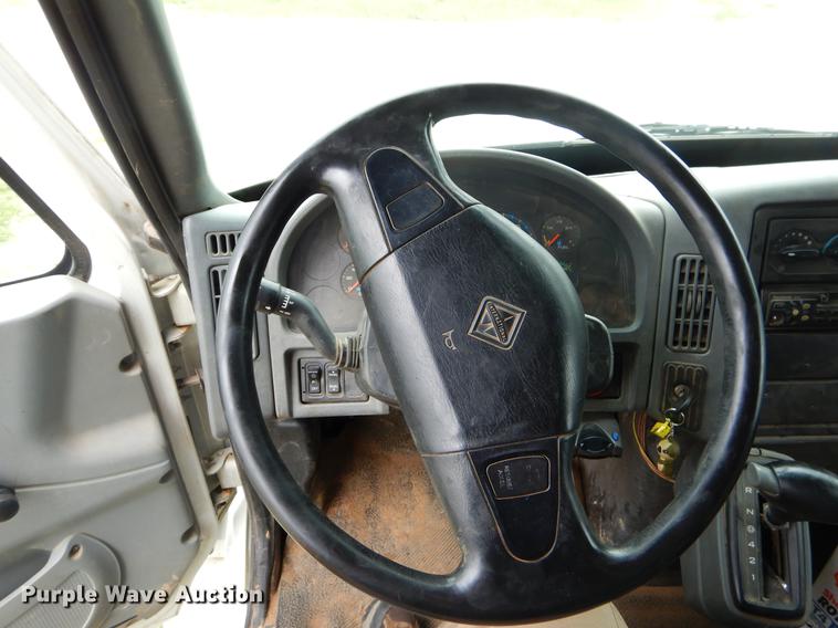 image for item EI9103 2006 International 4200 dump truck