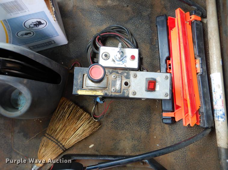 image for item EI9103 2006 International 4200 dump truck