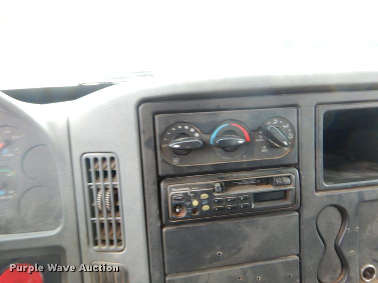 image for item EI9103 2006 International 4200 dump truck