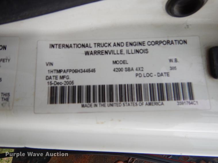 image for item EI9103 2006 International 4200 dump truck