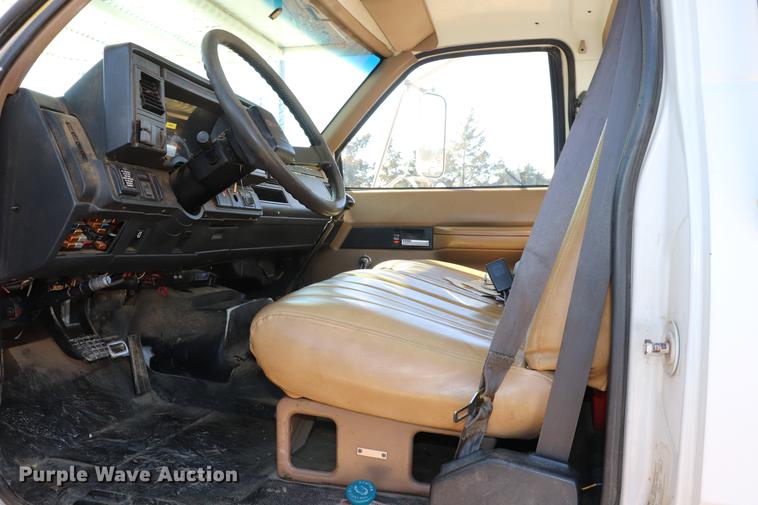 image for item EJ9769 1999 GMC C7500 bucket truck