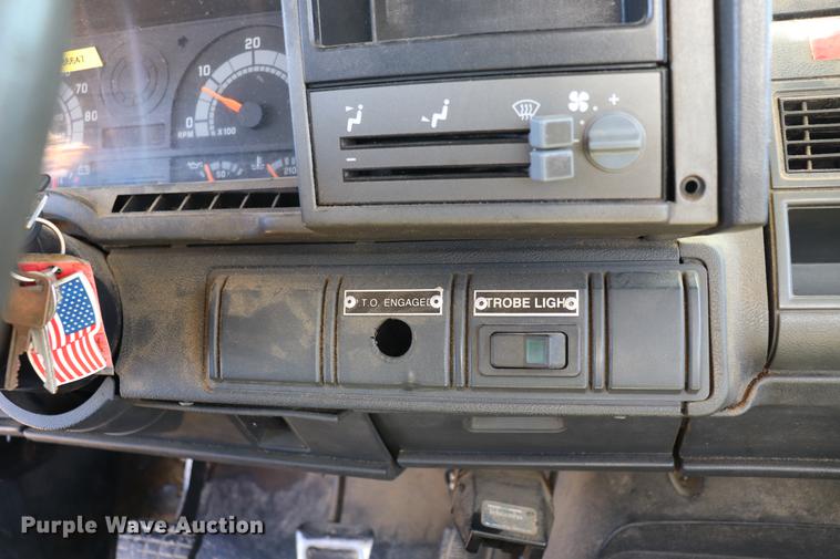 image for item EJ9769 1999 GMC C7500 bucket truck