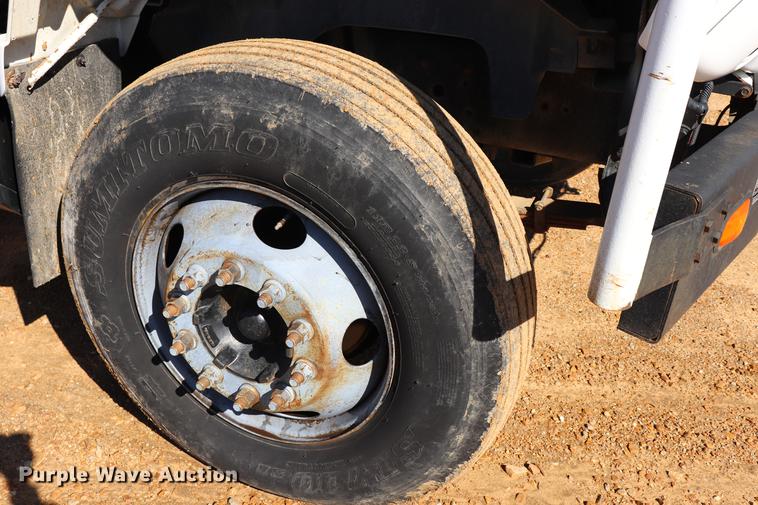 image for item EJ9769 1999 GMC C7500 bucket truck